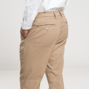 PANTALON CABALLERO GABARDINA STRECH FIT – KHAKI